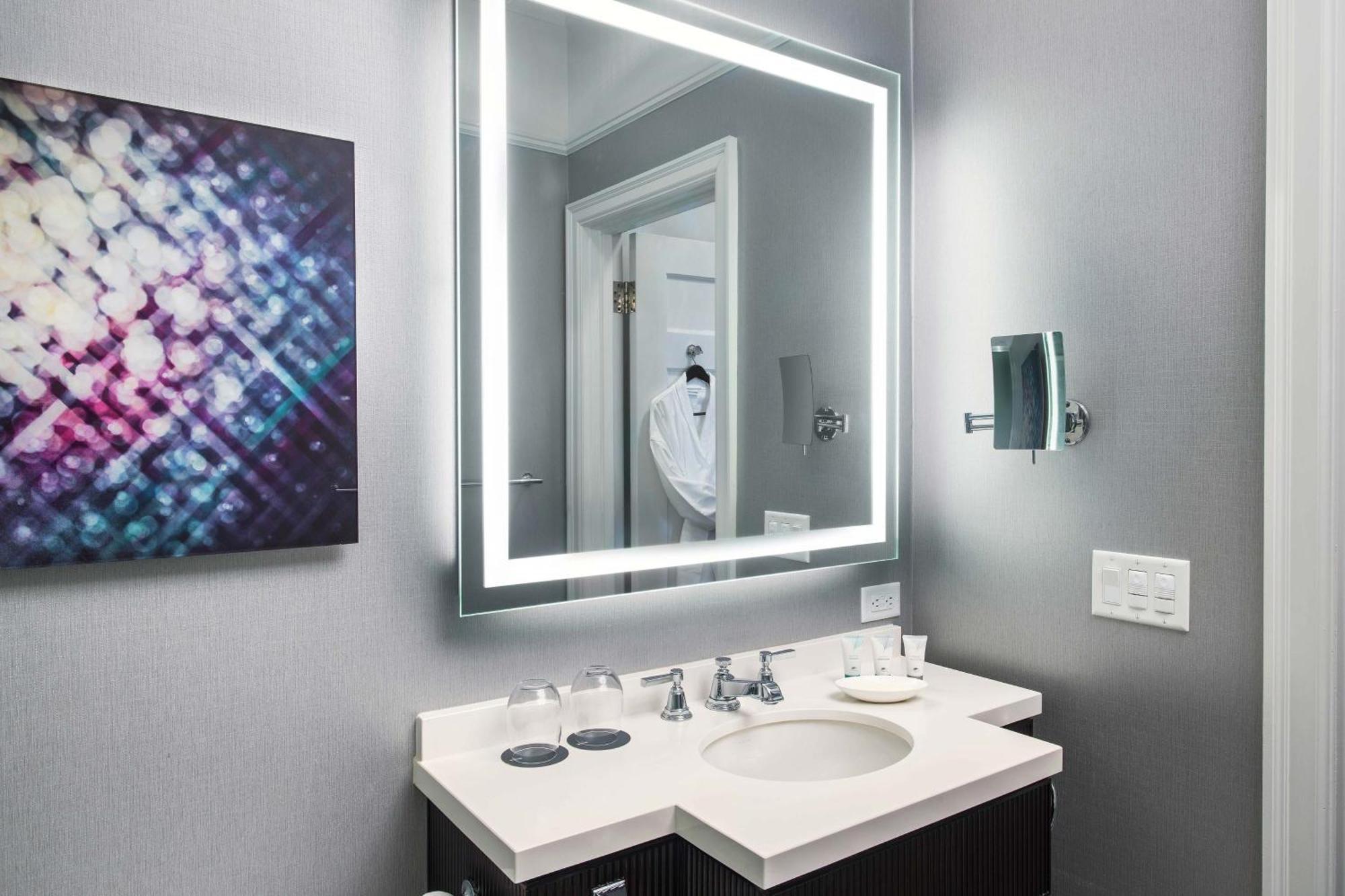 Traditional, Guest room, 1 Queen, No view, Landmark,1541237407:JPEG