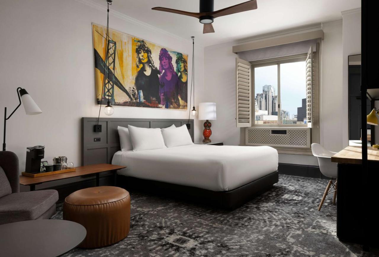 King Room Bath Tub Mobility Hearing Access or Non-Smoking,1522227103:JPEG