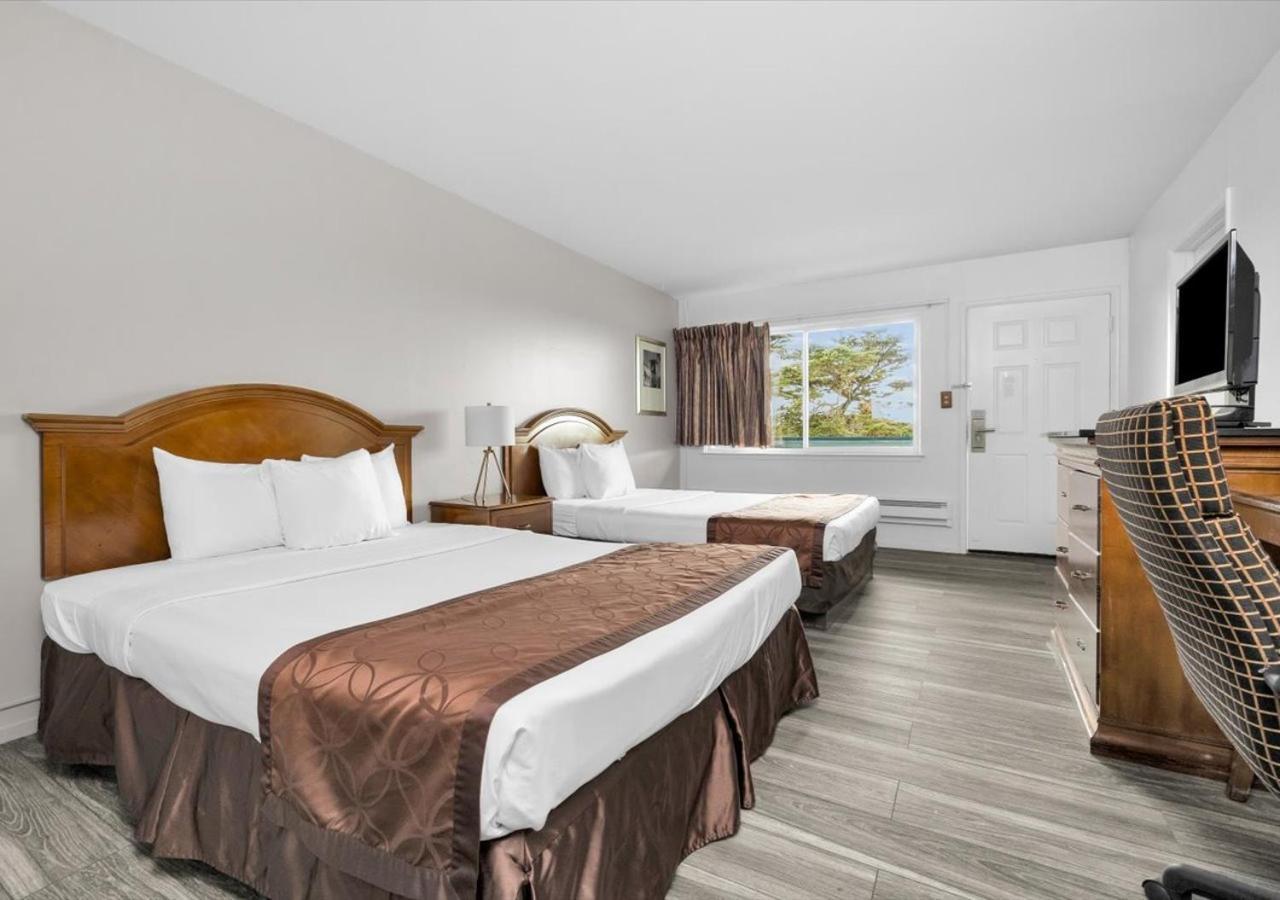 Queen Room Two Queen Beds Disability Access Roll Shower