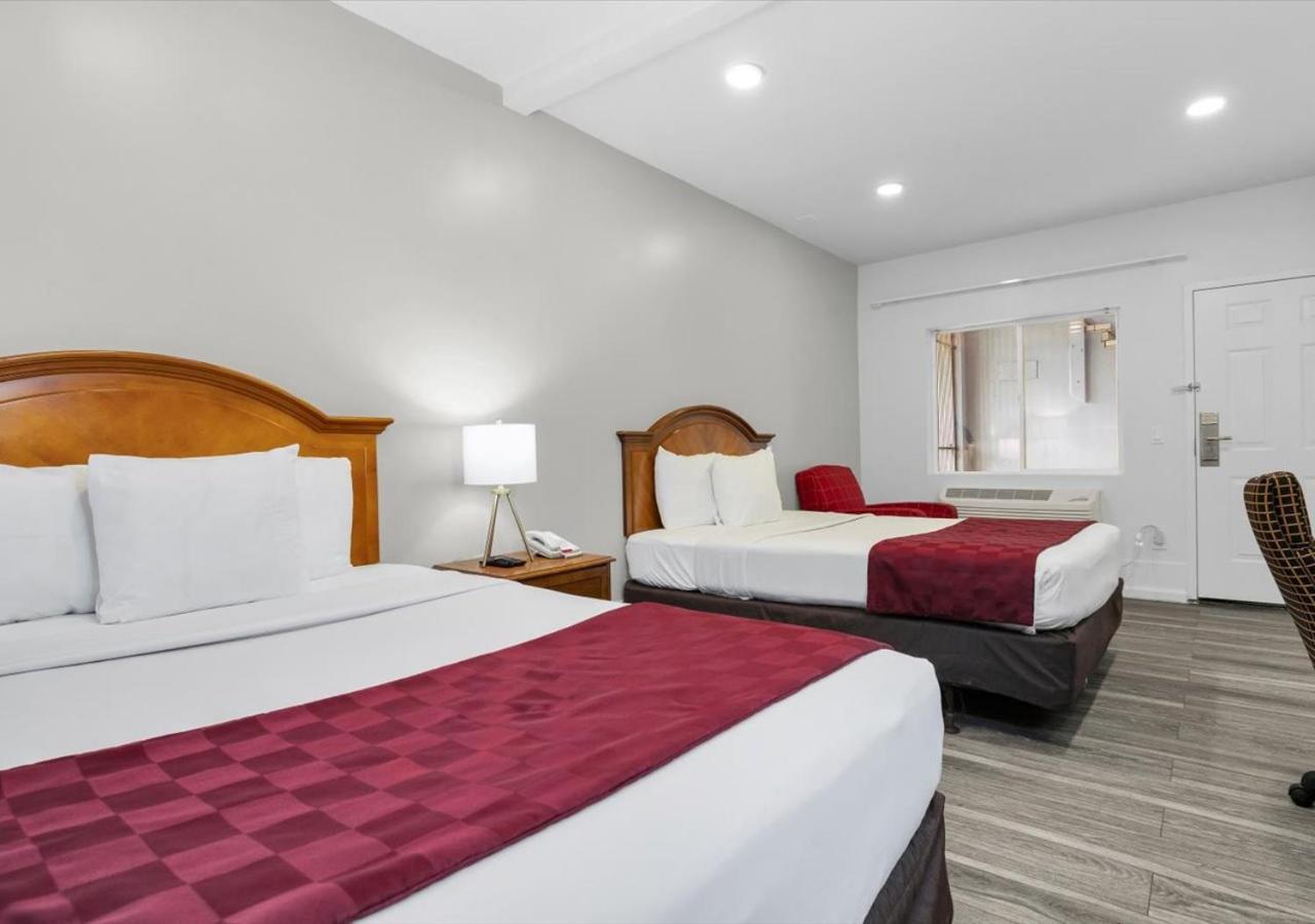 Luxury Triple Room Non-Smoking