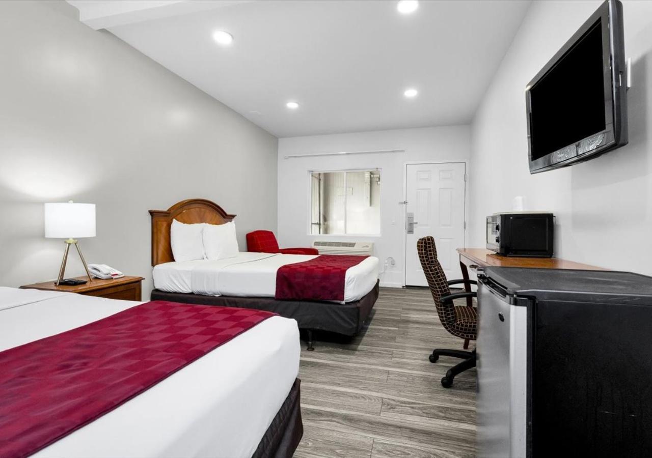 Luxury Triple Room Non-Smoking