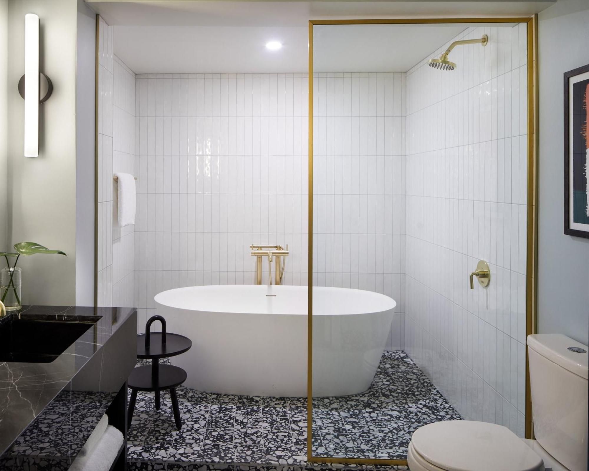 Premium King Room Tub Walk Shower