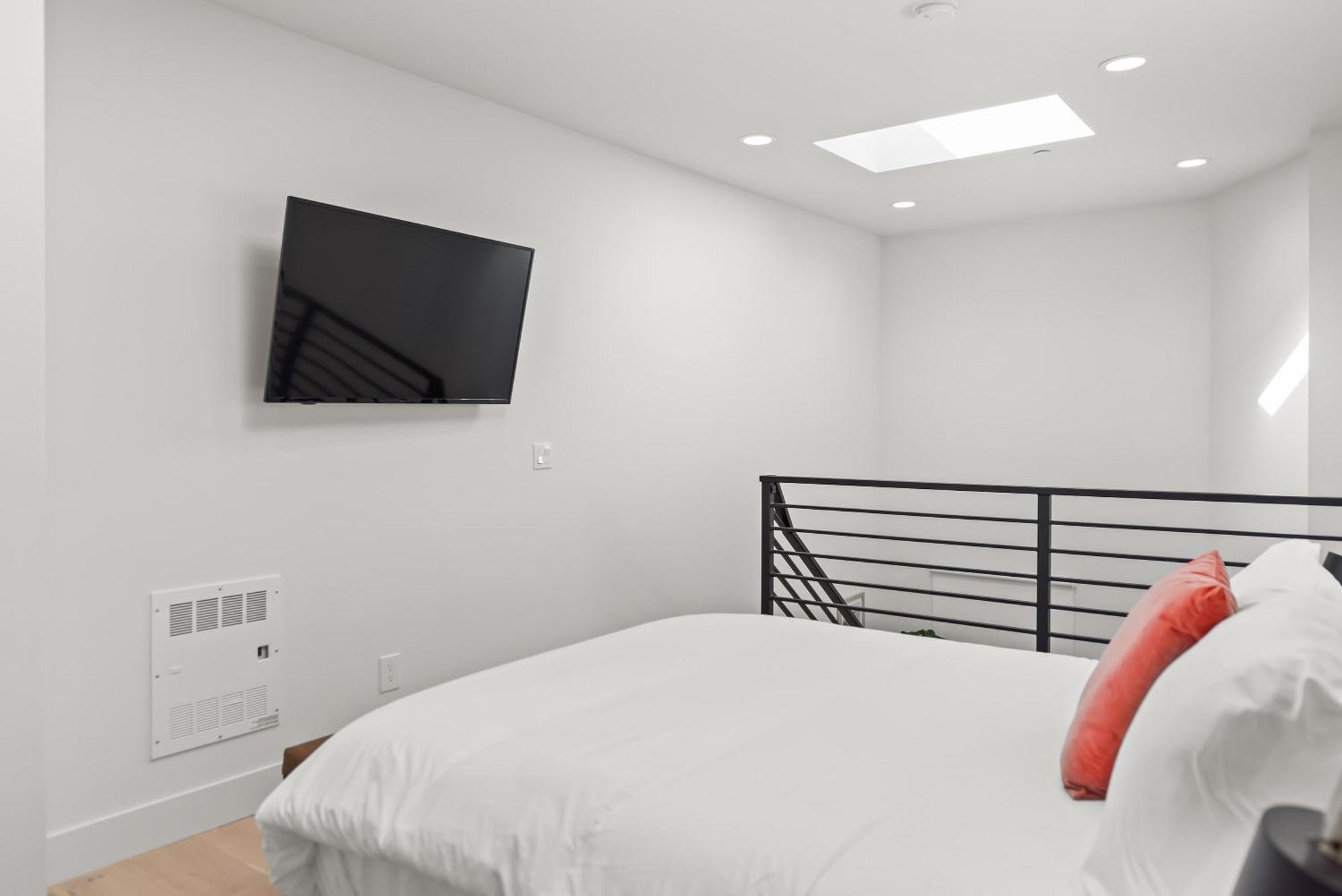 Deluxe Loft Self Check Virtual Front Desk